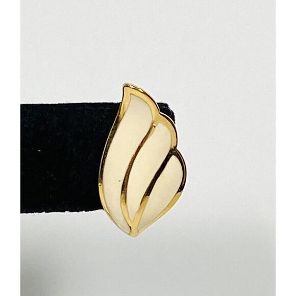 MONET Earrings Wing Cream Enamel Gold Tone. Vintage Signed - Picture 3 of 15